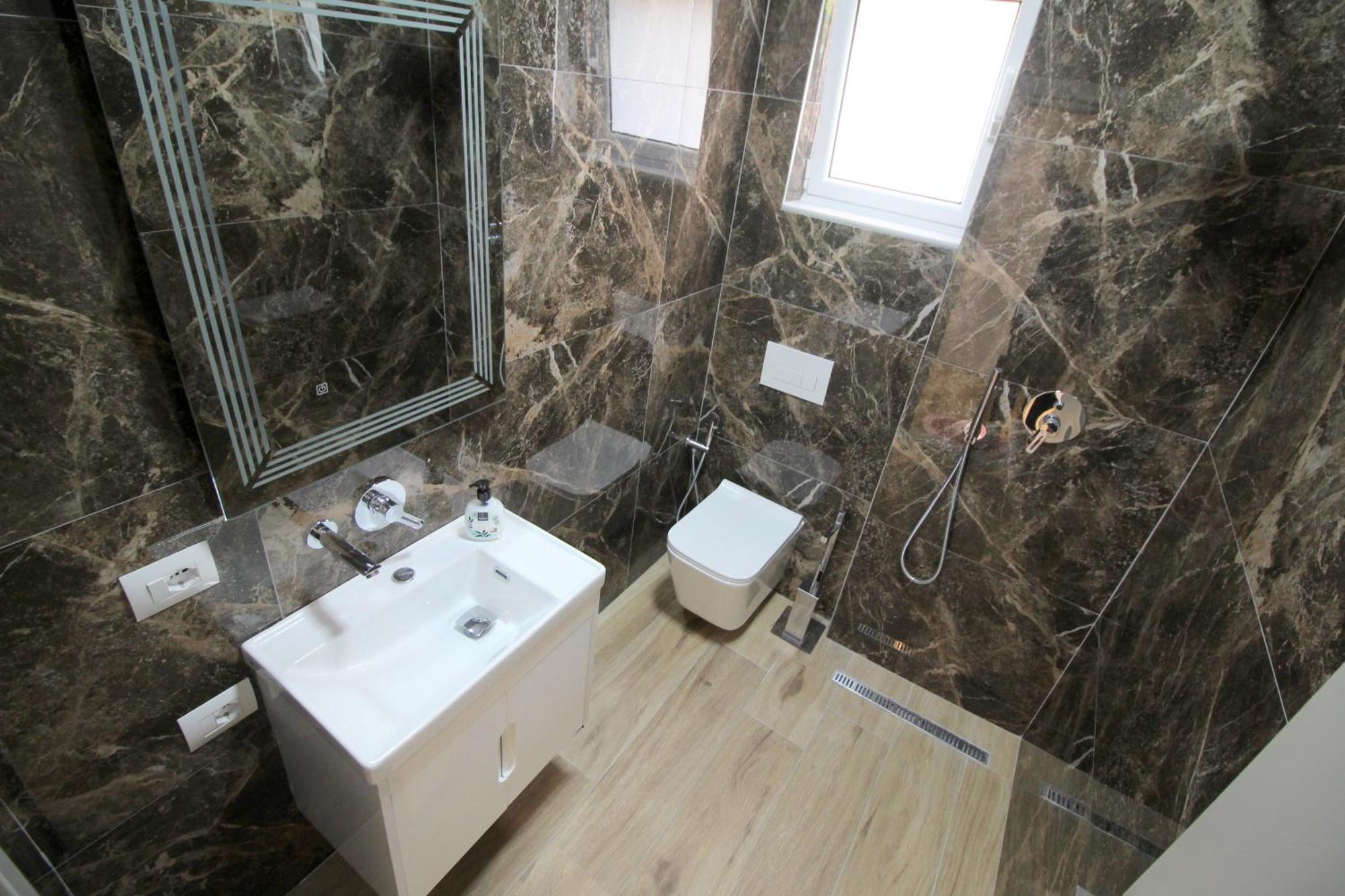 Alis Apartments Sarandë Esterno foto